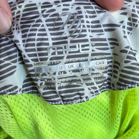 Mondetta Performance Gear XS gray, white and yellow jacket - Picture 3 of 3